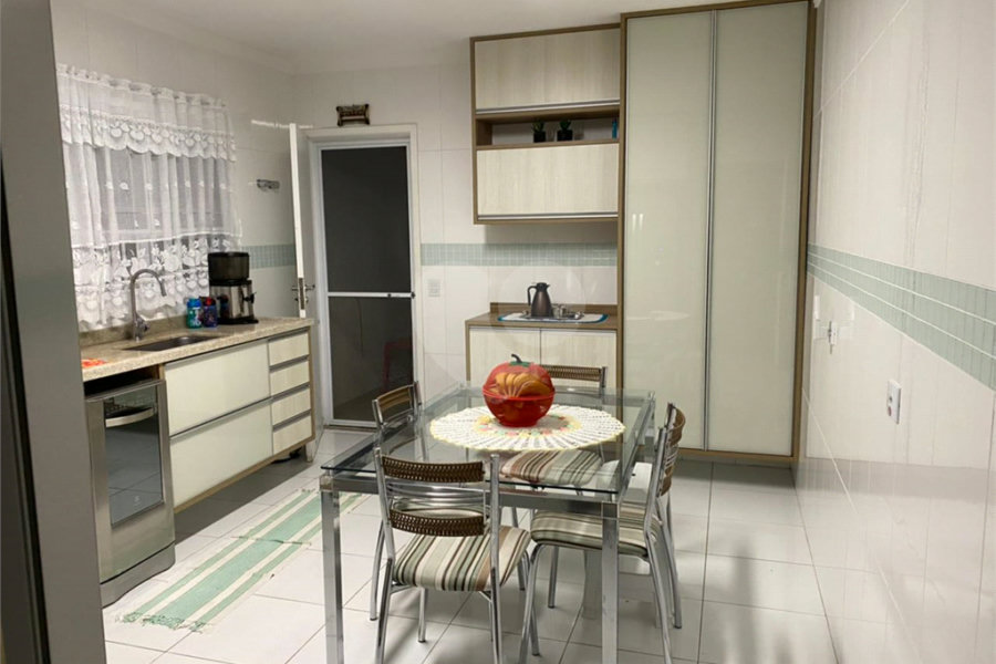 Sobrado à venda com 3 suítes em Horto, São Paulo, SP