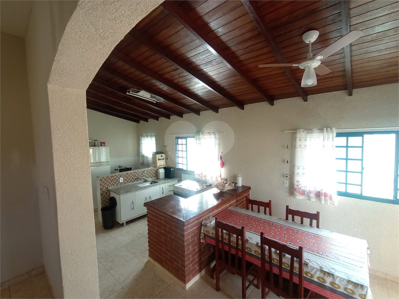 Chácara à venda com 6 quartos, sendo 1 suíte,  em Cercadinho, Alambari, SP
