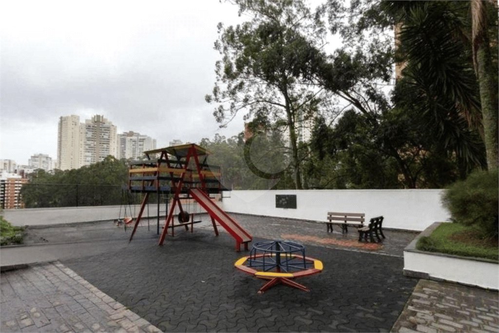 Apartamento à venda com 3 quartos, sendo 1 suíte,  em Vila Andrade, São Paulo, SP