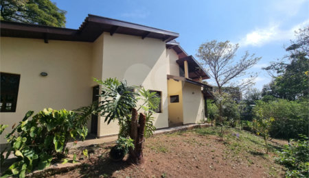 Casa à venda com 4 quartos, sendo 2 suítes, em Bosque, Vinhedo, SP
