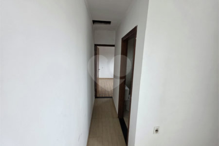 Casa térrea à venda no Douradinho com 2 quartos e edícula com mais dois quartos e 2 banheiros.