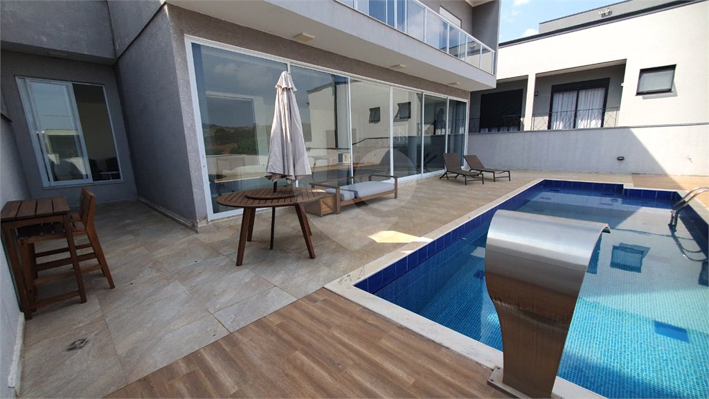 Casa à venda com 3 quartos, sendo 1 suíte, no condomínio Figueira Garden, Atibaia - SP