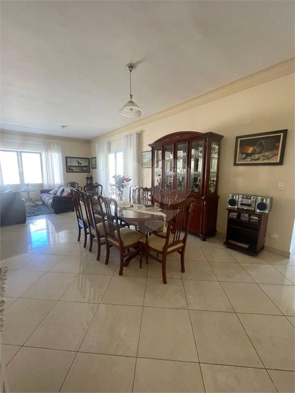 Casa à venda com 5 quartos, sendo 4 suítes,  em Vila Oliveira, Mogi das Cruzes, SP