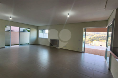 Casa à venda com 4 suítes no condomínio Santa Isabel I, Louveira - SP
