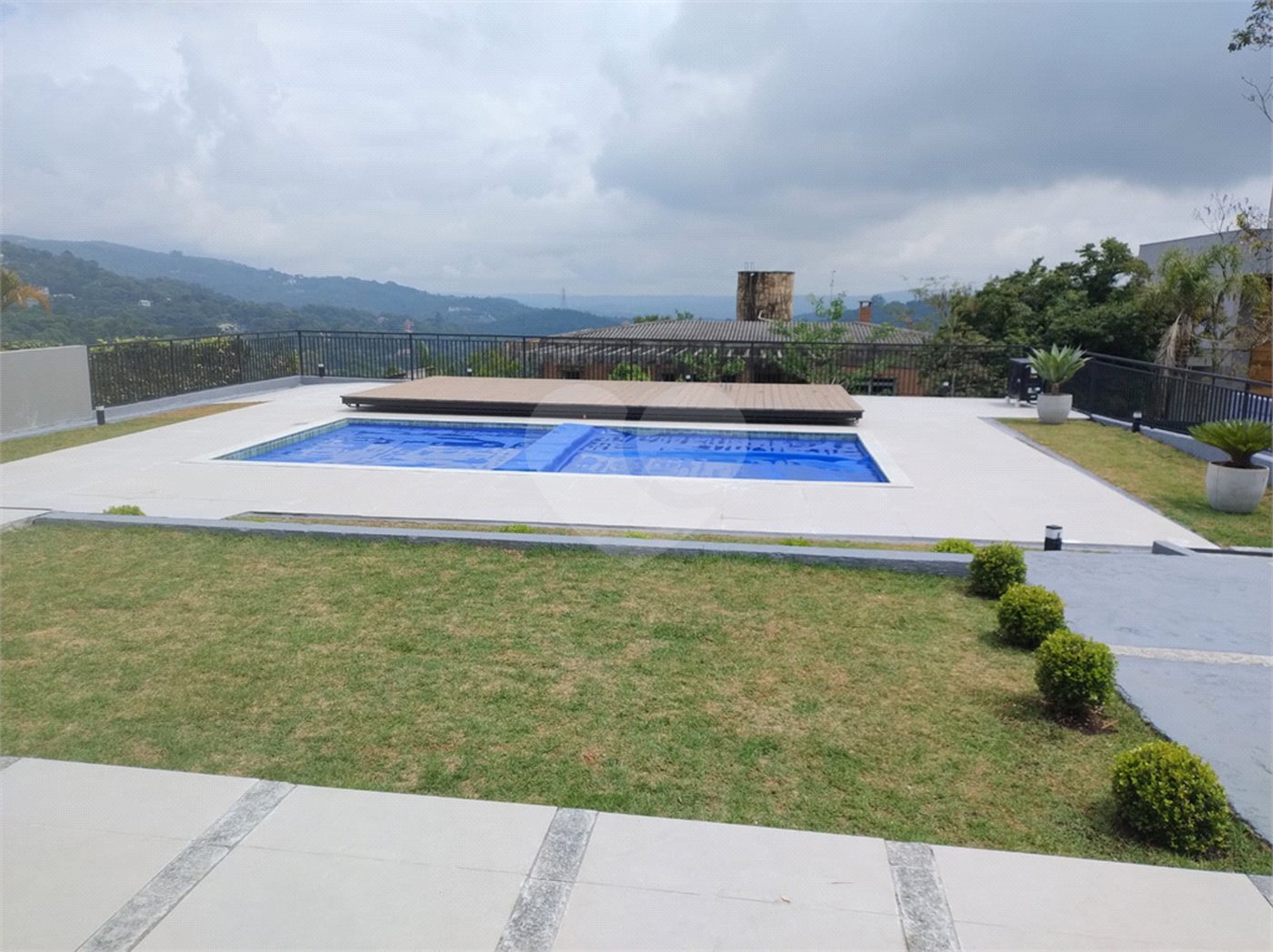 Casa à venda com 4 quartos, sendo 2 suítes, no condomínio Alpes da Cantareira, Mairiporã - SP