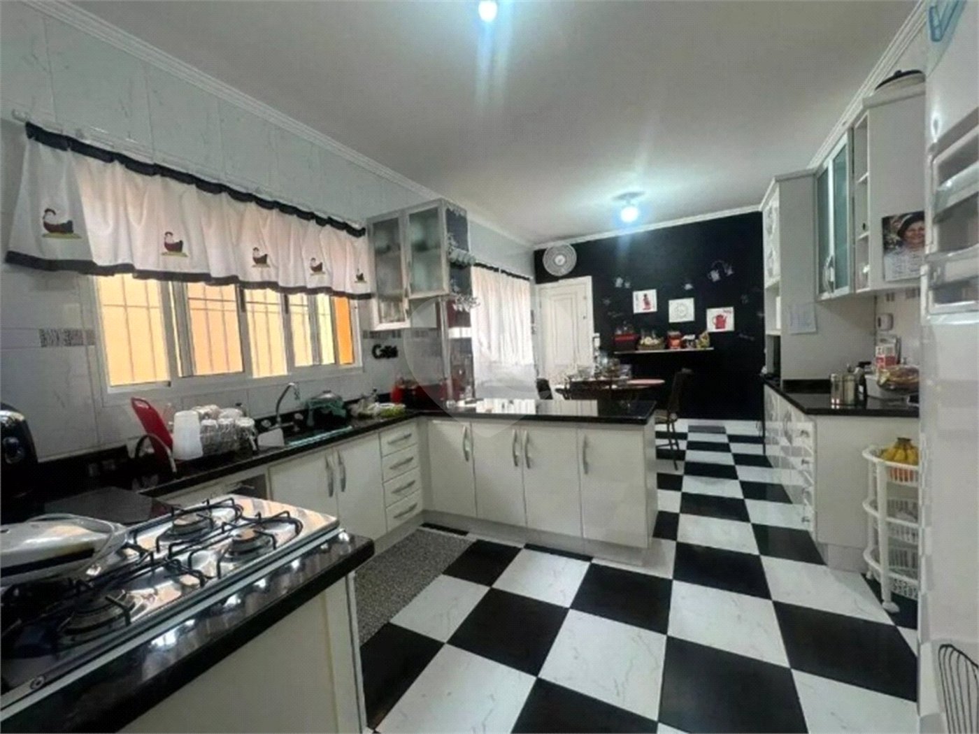 Casa à venda com 3 quartos, sendo 1 suíte, no condomínio Residencial Delle Stelle, Louveira - SP