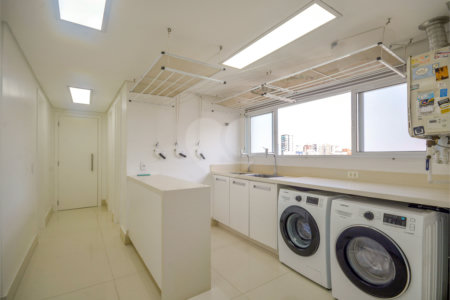 Apartamento à venda com 4 suítes,  em Vila Uberabinha, São Paulo, SP
