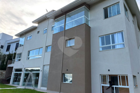 Casa à venda ou para alugar com 5 suítes no condomínio Quebec Villie, São Roque - SP
