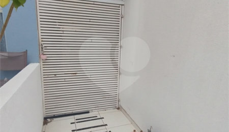 Casa à venda com 2 quartos, sendo 1 suíte, no condomínio Residencial Viva Vida, Cotia - SP