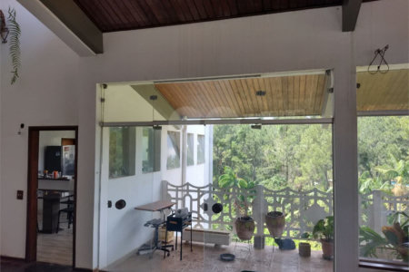 Casa à venda com 7 quartos, sendo 4 suítes, no condomínio Estância Marambaia, Vinhedo - SP