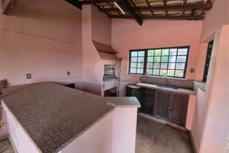 Casa Térrea 5 quartos bem localizada com piscina.