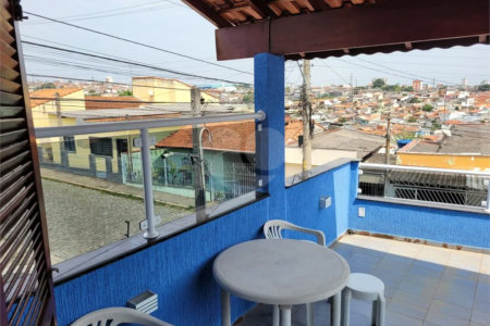 Sobrado 2 dormitórios com varanda e churrasqueira