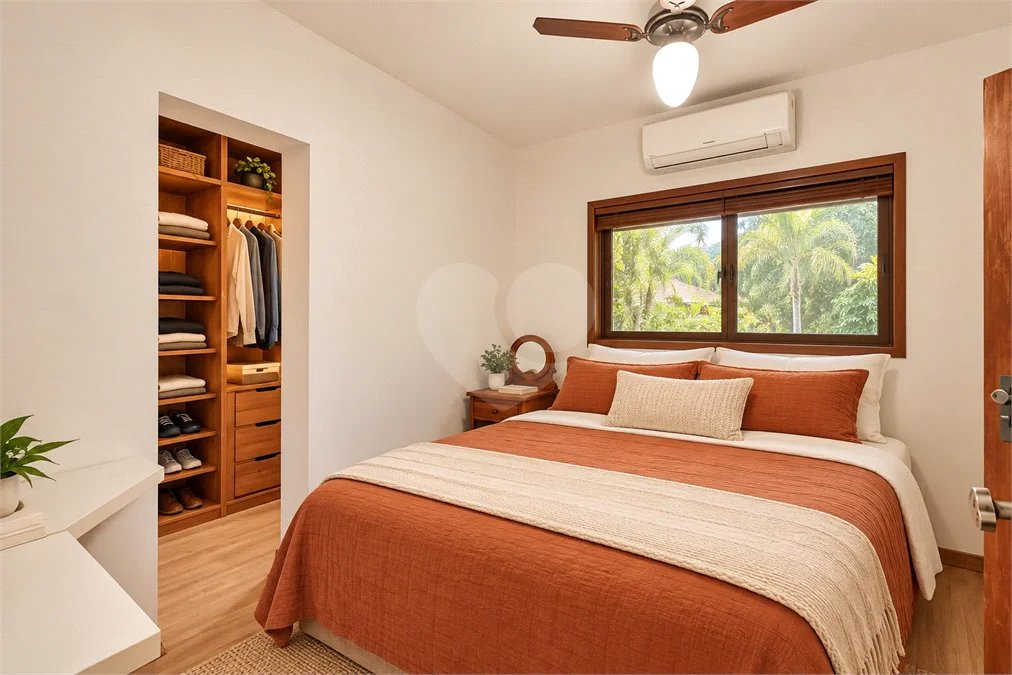 Casa à venda com 3 quartos, sendo 2 suítes,  em Interlagos, São Paulo, SP