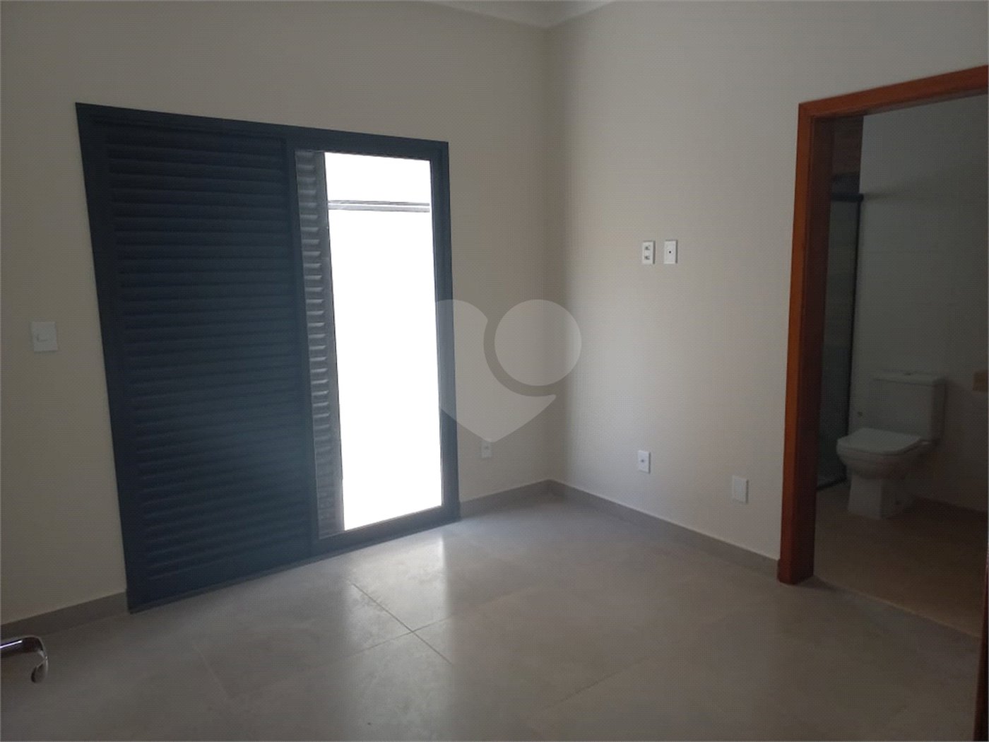 Casa à venda com 3 suítes no condomínio Reserva Real, Paulínia - SP