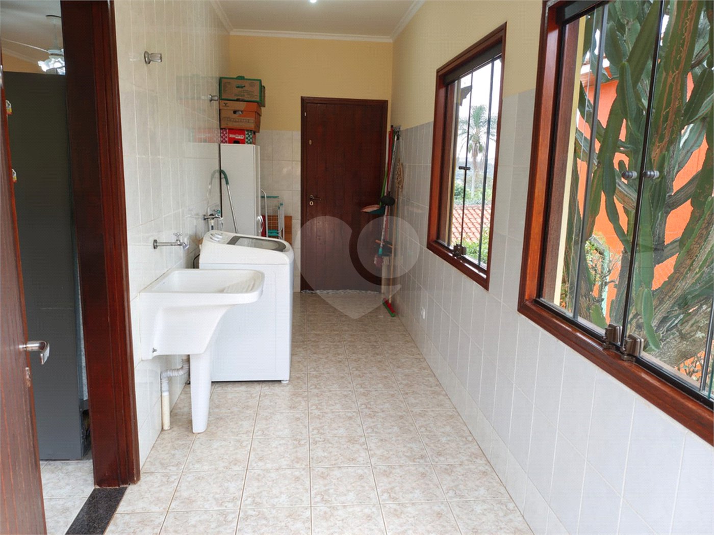 Casa à venda com 4 quartos, sendo 2 suítes,  em Country Residencial Felix, Bom Jesus dos Perdões, SP