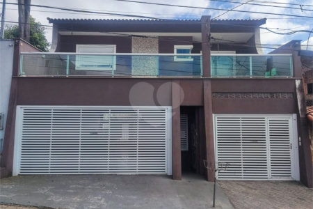 Sobrado à venda com 3 quartos, sendo 2 suítes,  em Vila Pires, Santo André, SP