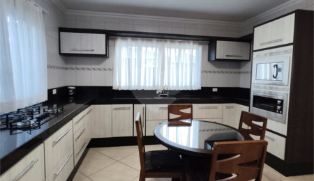 Casa à venda com 3 suítes no condomínio Shamballa II, Atibaia - SP