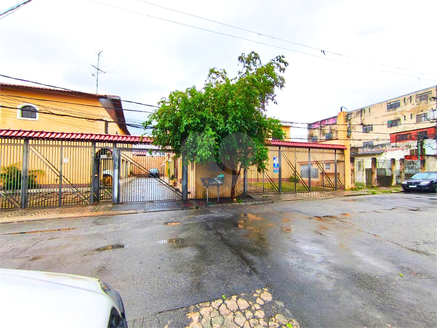 Casa à venda com 3 quartos, sendo 1 suíte, no condomínio Res Crisciúma, São Paulo - SP