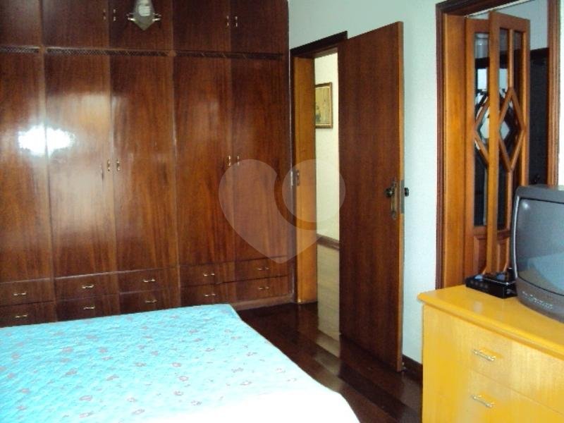Sobrado à venda com 4 quartos, sendo 2 suítes, em Jardim Peri Peri, São Paulo, SP