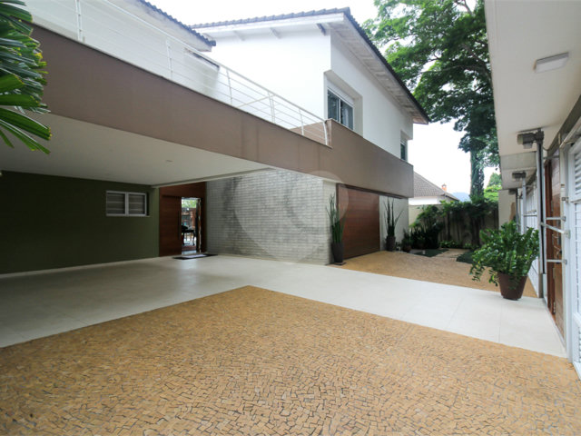 Sobrado à venda com 4 suítes em Tremembé, São Paulo, SP