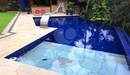 Casa à venda com 3 quartos, sendo 1 suíte,  no condomínio Parque Petrópolis 4 Secção, Mairiporã - SP