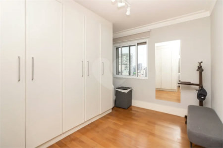 Apartamento à venda com 3 quartos, sendo 2 suítes, em Vila Olímpia, São Paulo, SP