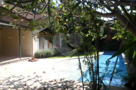 Casa à venda com 4 suítes no condomínio Jardim das Azaléias, São Paulo - SP