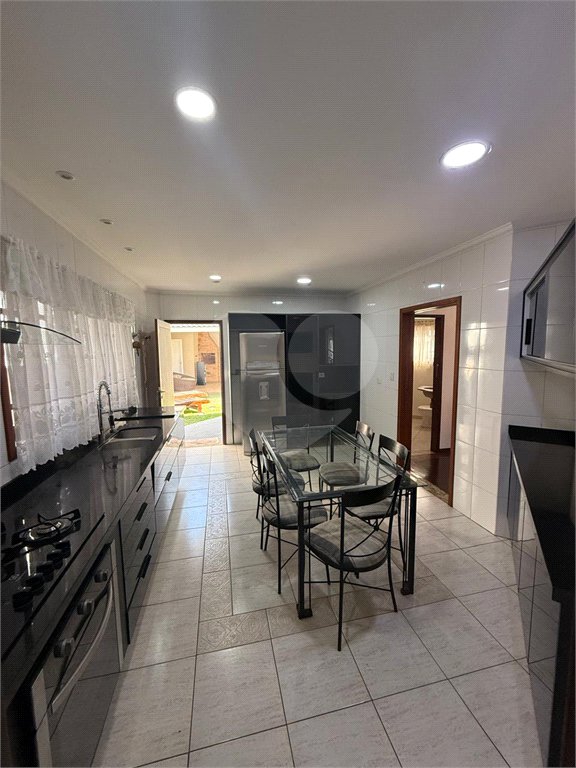 Casa à venda com 4 quartos, sendo 2 suítes,  no condomínio Arujá 5, Arujá - SP