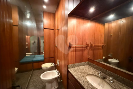 Apartamento à venda com 4 quartos, sendo 2 suítes, no Centro, Araraquara, SP