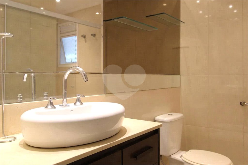 Apartamento à venda com 3 quartos, sendo 1 suíte,  em Vila Uberabinha, São Paulo, SP