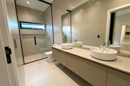 Casa à venda com 4 quartos, sendo 3 suítes,  no condomínio Terras de Santa Teresa, Itupeva - SP