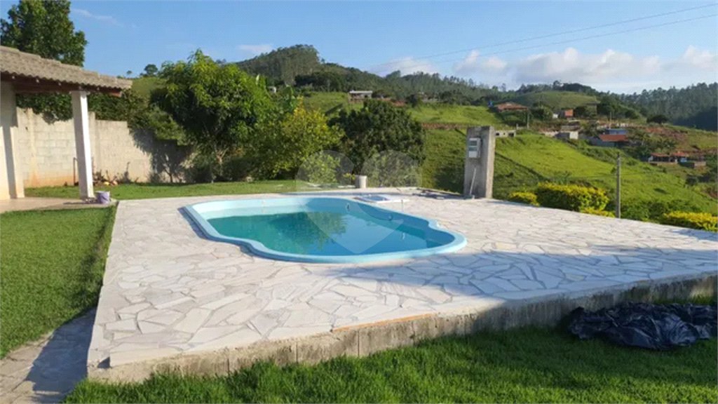 Chácara à venda com 3 quartos, sendo 1 suíte, no Centro, Paraibuna, SP