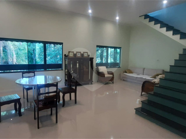 Casa à venda ou para alugar com 5 quartos, sendo 4 suítes,  no condomínio Sausalito, Mairiporã - SP