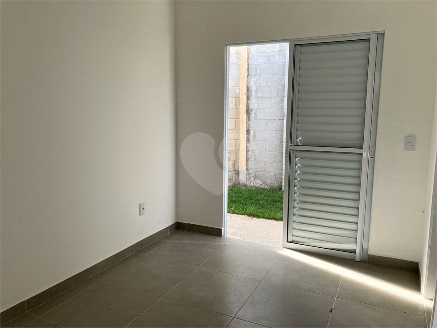 Casa à venda com 3 quartos, sendo 1 suíte,  no condomínio Residencial Vila Amarone, Sorocaba - SP