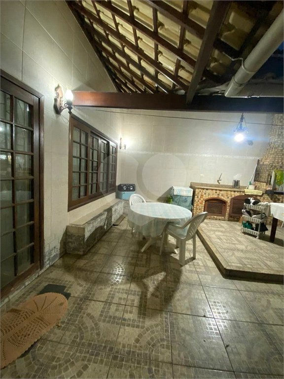 Casa à venda com 3 quartos em Santa Cruz, Rio de Janeiro, RJ
