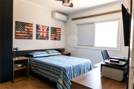 Casa à venda com 5 quartos, sendo 4 suítes, no condomínio Flamboyant, Atibaia - SP