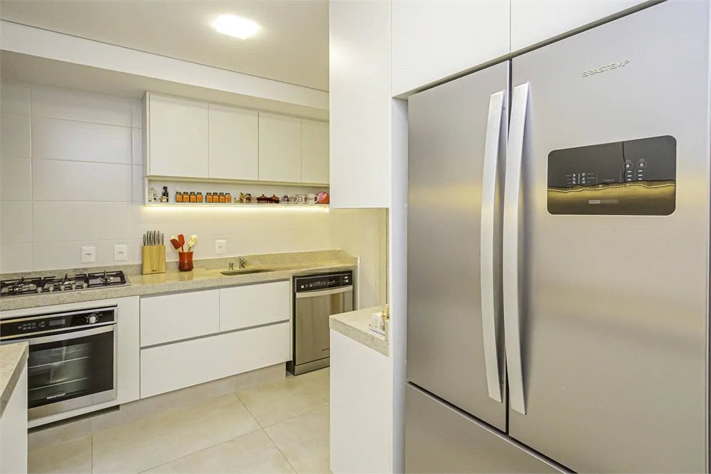 Apartamento à venda com 3 suítes em Cidade Jardim, São Paulo, SP