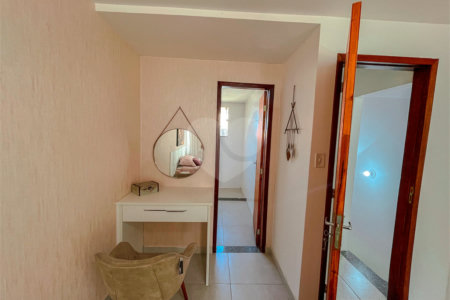 Casa à venda com 4 quartos, sendo 1 suíte, no condomínio Imperial Santa Cruz, Rio de Janeiro - RJ