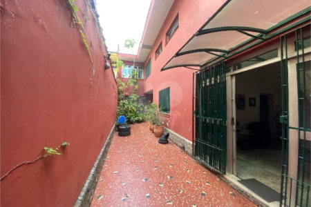 Sobrado à venda com 4 quartos, sendo 1 suíte, em Vila Congonhas, São Paulo, SP
