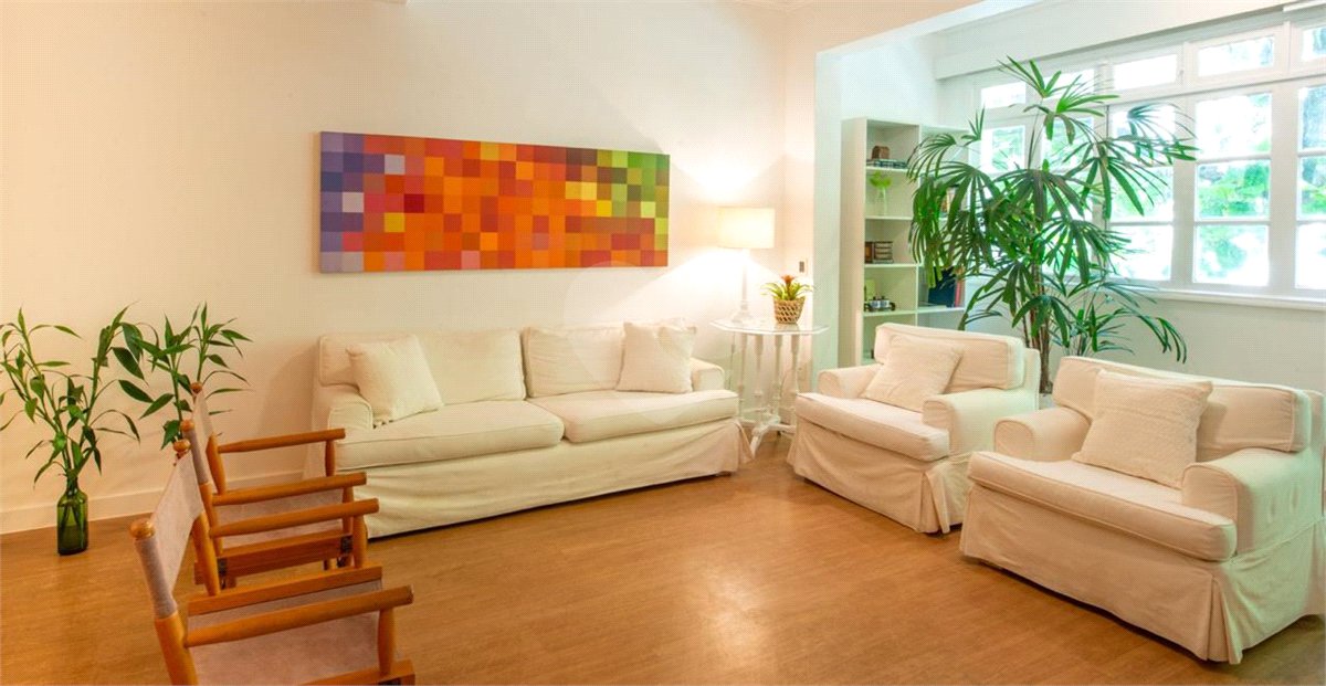 Apartamento à venda com 3 quartos, sendo 1 suíte, em Leme, Rio de Janeiro, RJ