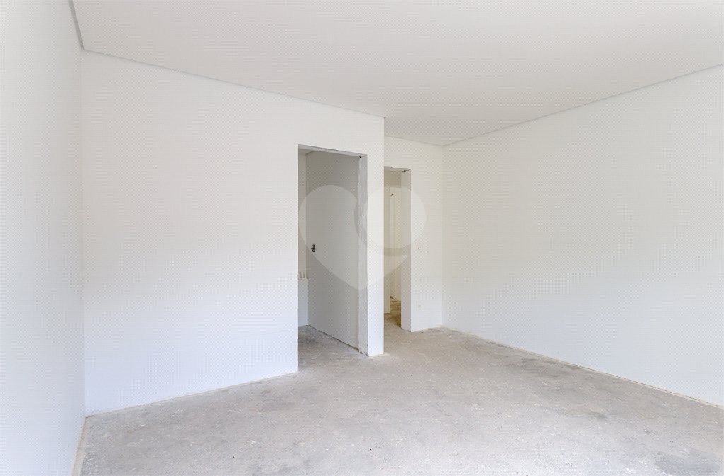 Casa à venda com 4 quartos, sendo 3 suítes, no condomínio Jardim Flora, São Paulo - SP