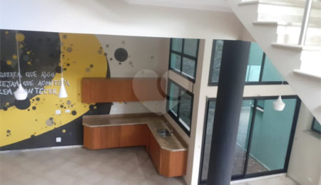 Sobrado à venda com 4 suítes em Horto, São Paulo, SP