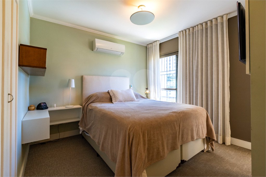 Apartamento à venda com 3 quartos, sendo 1 suíte, em Moema, São Paulo, SP