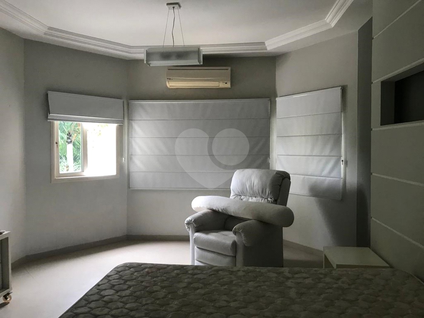 Casa à venda com 5 quartos, sendo 3 suítes, no condomínio Mansões da Prata, Rio de Janeiro - RJ