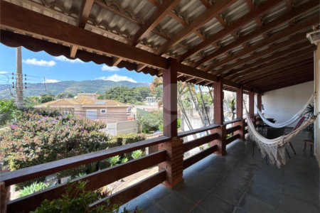 Casa à venda com 5 quartos, sendo 2 suítes,  em Jardim Maristela, Atibaia, SP
