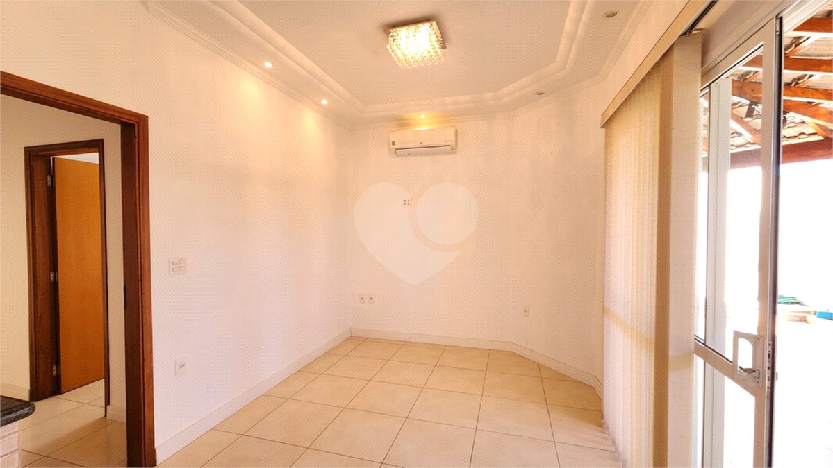 Casa à venda com 3 quartos, sendo 1 suíte, no condomínio Veneto, Araraquara - SP