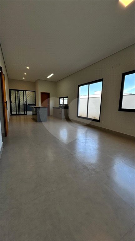 Casa à venda com 4 quartos, sendo 3 suítes, no condomínio Residencial Mont'alcino, Valinhos - SP