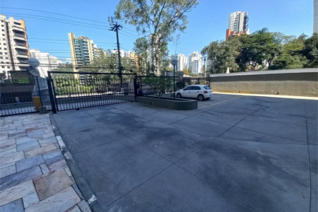Apartamento à venda com 3 quartos, sendo 1 suíte,  em Vila Andrade, São Paulo, SP