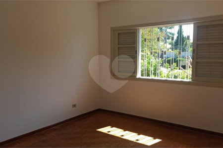 Casa à venda com 4 quartos, sendo 1 suíte, em Vila Santista, Atibaia, SP
