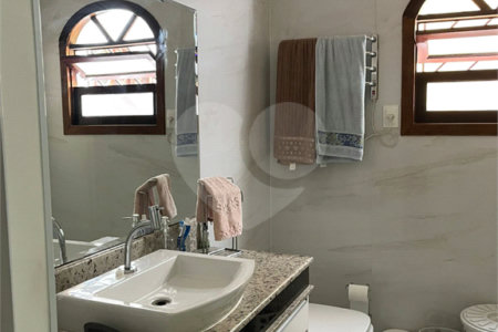 Sobrado à venda com 3 quartos, sendo 1 suíte, em Jardim Fernandes, São Paulo, SP